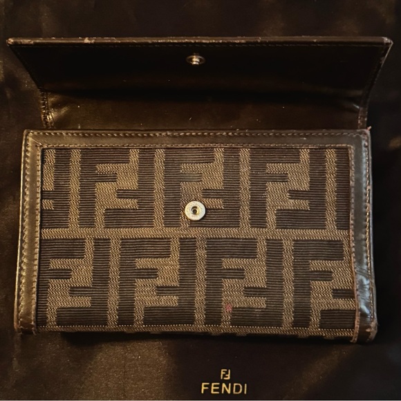 SOLD Authentic FENDI Zucca Trifold Zip Wallet Brown Canvas/Leather Made Italy - Picture 3 of 13